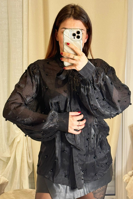 Élise - Blouse Voile Noir et Perles avec Manches Ballon et Nœud Col Femme