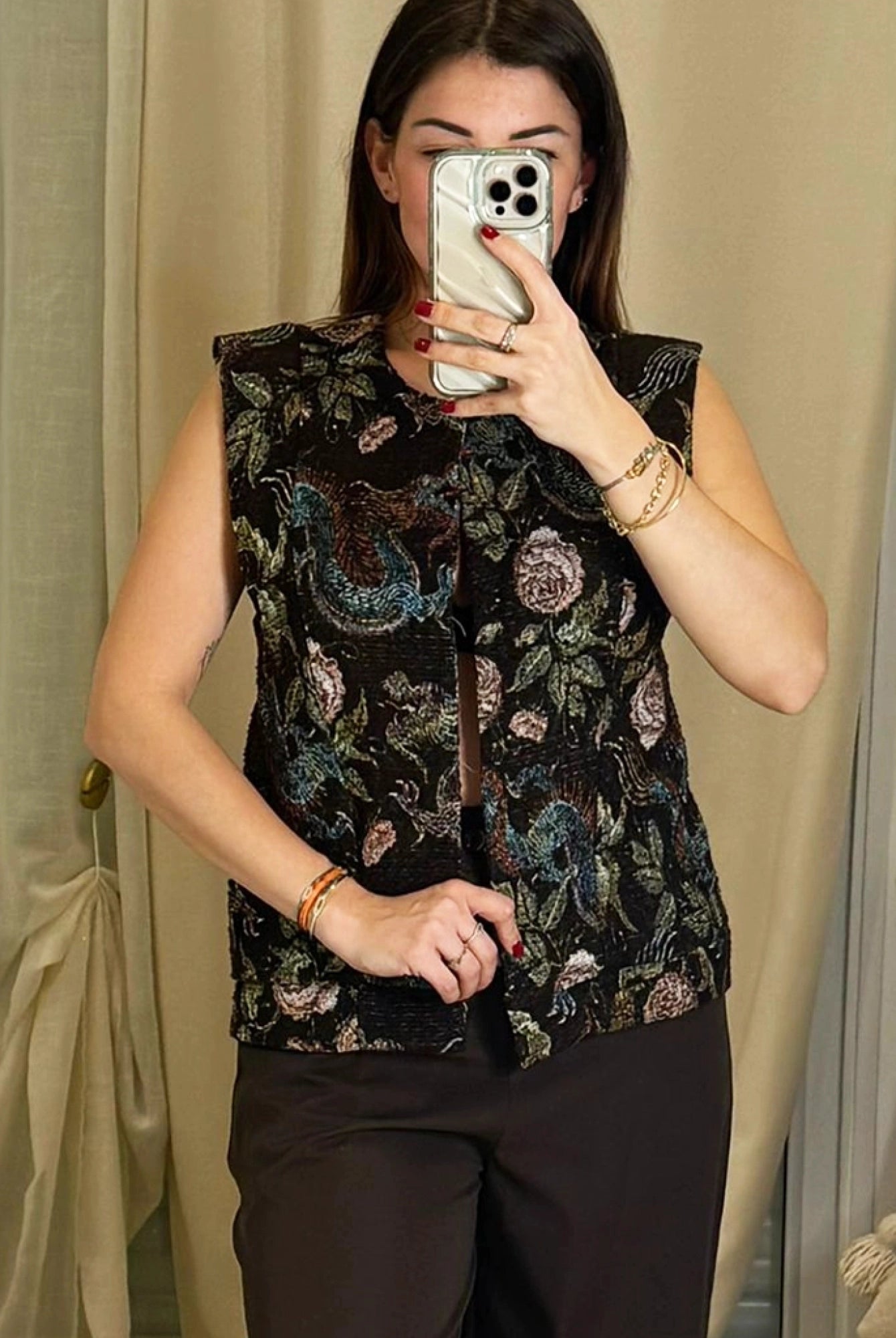 Jade - Gilet Sans Manches Brodé Floral - Jacquard Motifs Colorés Baroque Femme