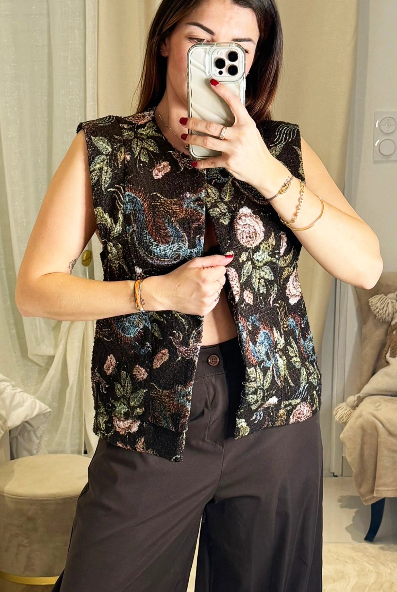 Jade - Gilet Sans Manches Brodé Floral - Jacquard Motifs Colorés Baroque Femme