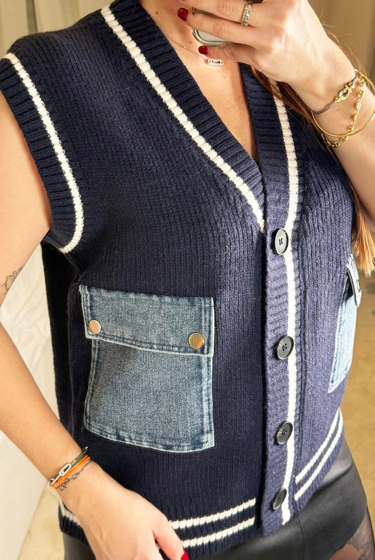 Kelly - Gilet Sans Manches Marine Bi-Matière Poches Jean - Style Preppy College Femme